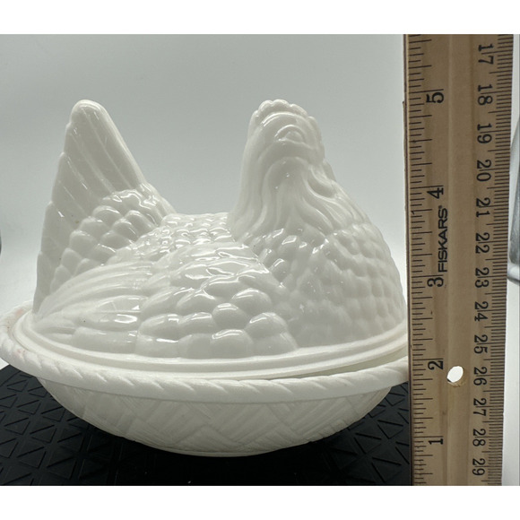 Vintage 60’s White Easter Plastic Chicken Hen on Nest Candy Holder - Picture 6 of 6